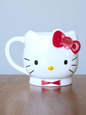 Vintage 1998 HELLO KITTY Cup Sanrio Puroland Sculpted Head Mug Plastic 10 Oz